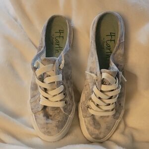 Stylish GRAY and White Tie-Dye Sneakers 4Earth By BLOWFISH